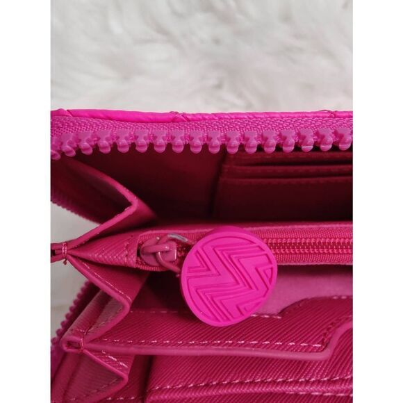 Macbeth Collection Puffy Nylon Wallet - Picture 5 of 6